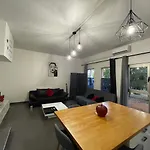 Apartment Spacieux F2 Climatise Proche De La *