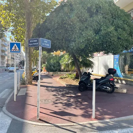 Appartement Spacieux F2 Climatisé Proche De La Antibes
