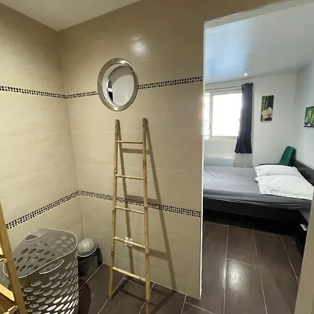 Apartment Spacieux F2 Climatise Proche De La *