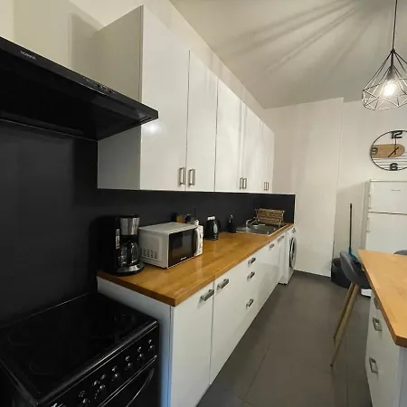 Spacieux F2 Climatise Proche De La Appartement *