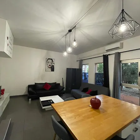 Apartment Spacieux F2 Climatise Proche De La *