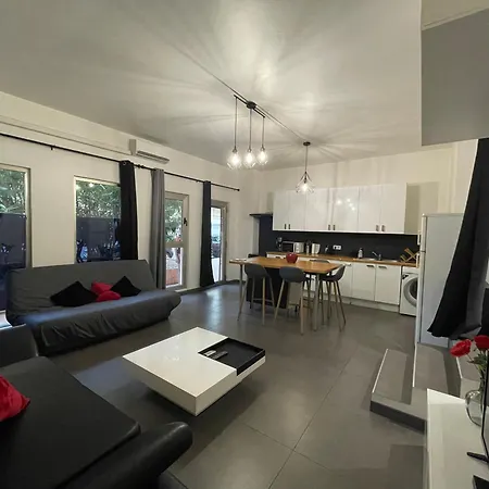 Spacieux F2 Climatisé Proche De La Apartamento