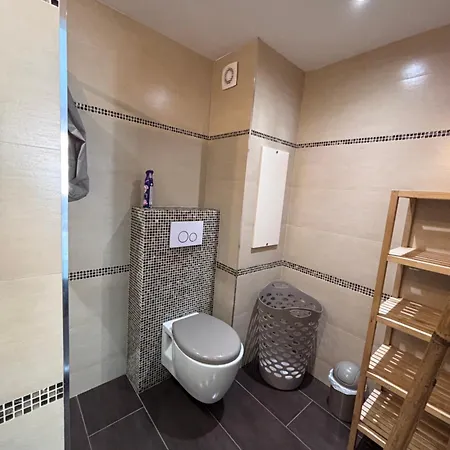 Apartment Spacieux F2 Climatise Proche De La *