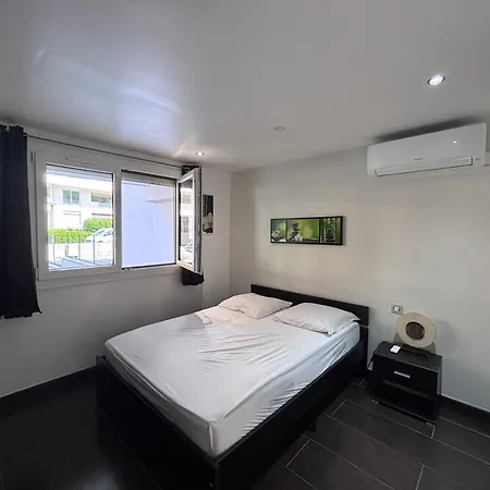 Apartment Spacieux F2 Climatise Proche De La *
