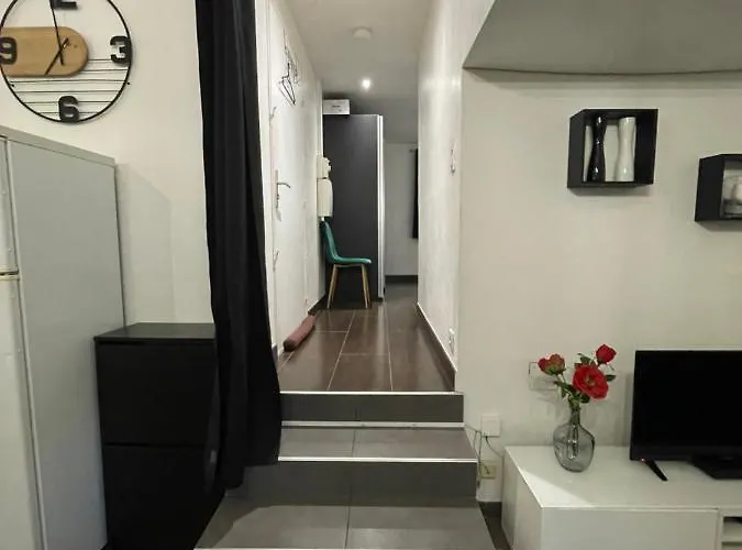 Spacieux F2 Climatise Proche De La Αντίμπ