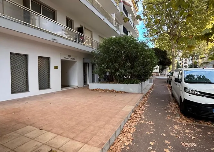 Spacieux F2 Climatise Proche De La * Αντίμπ